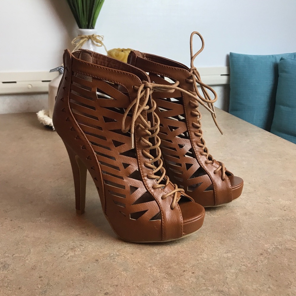 Vanessa Camel Brown Lace-Up Heels – Size 6